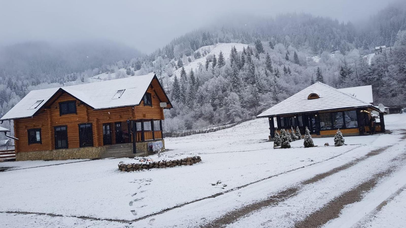 Hotel Casa Obcina Bucovinei Fundu Moldovei Esterno foto